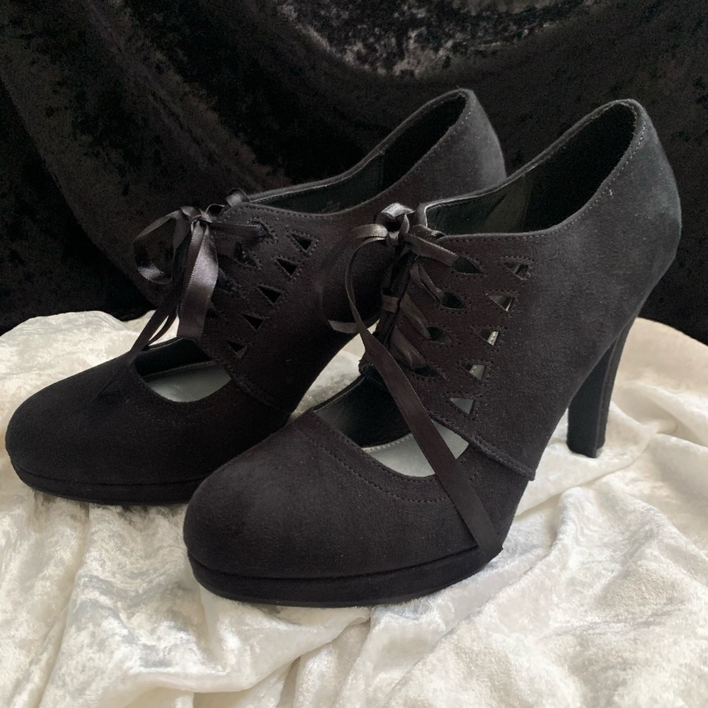 Xappeal Lattice Ribbon Heels